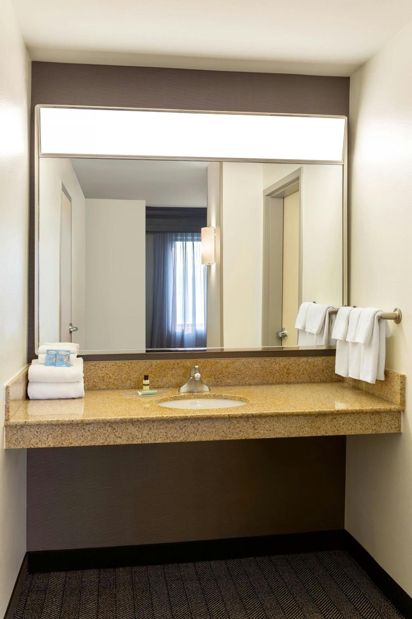 Courtyard By Marriott Madison West / Middleton Otel Dış mekan fotoğraf